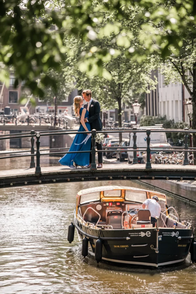 Couple posing on Melkmeisjesbrug in Amsterdam