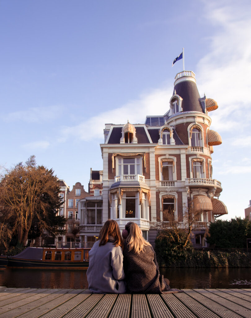 Two girls looking at Amsterdams most beautiful house, an Iconic Amsterdam view.