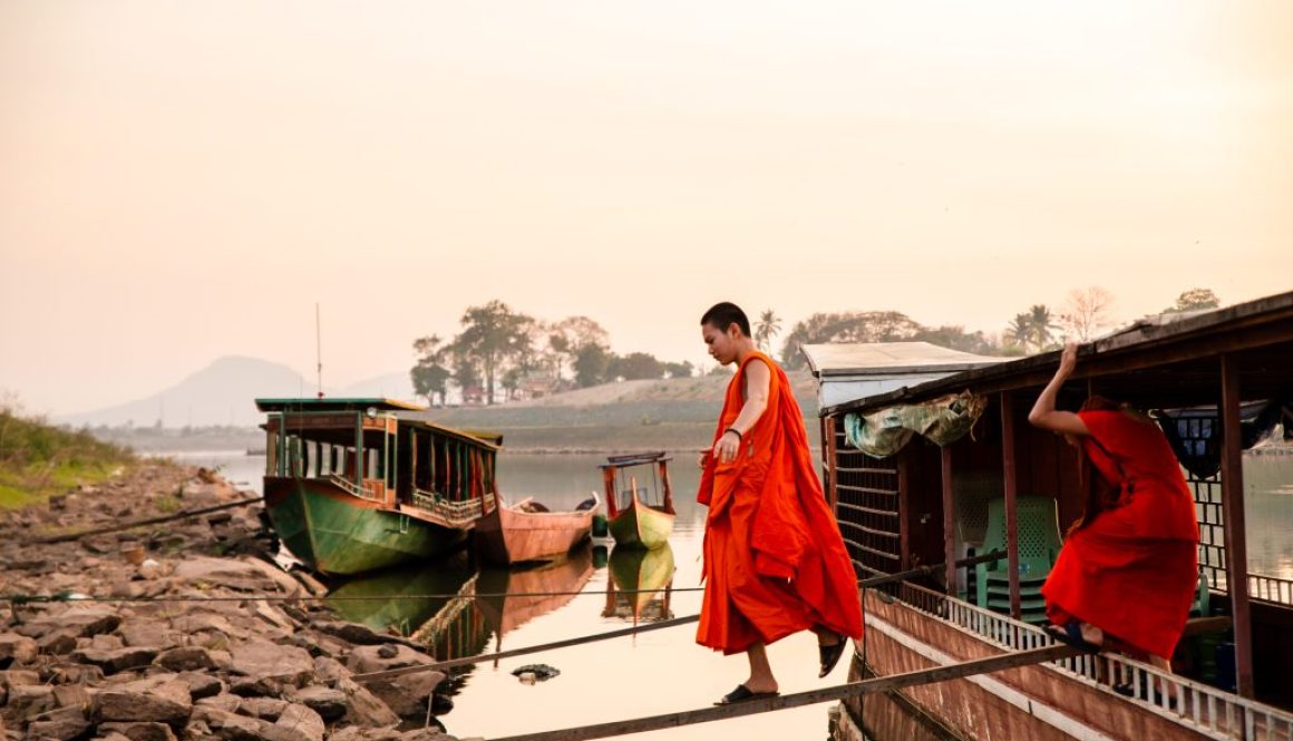 monks mekong river Pakse wat luang
