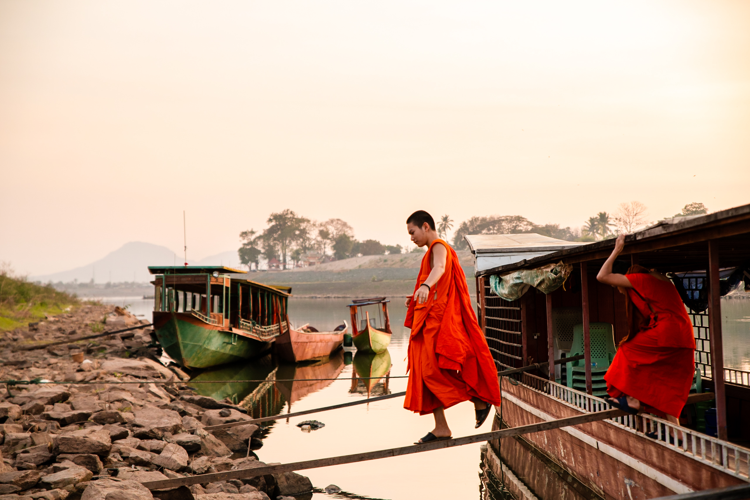 monks mekong river Pakse wat luang
