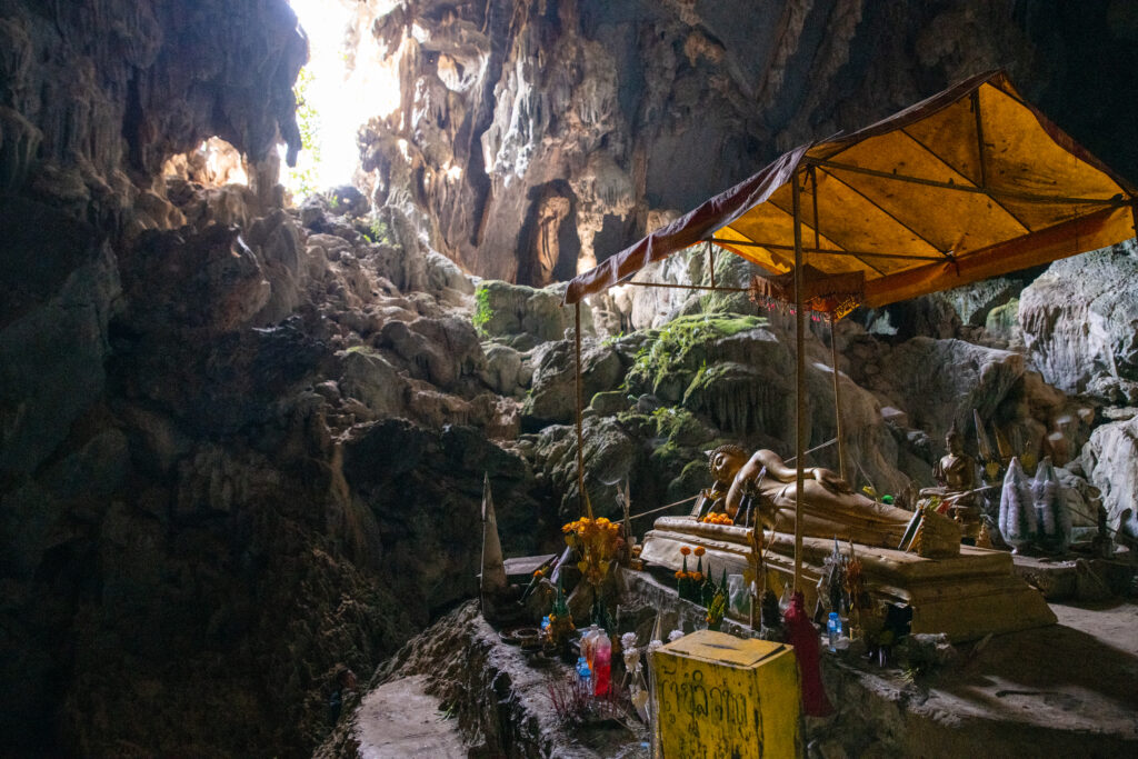 temple in Tham Phu Cam Cave 