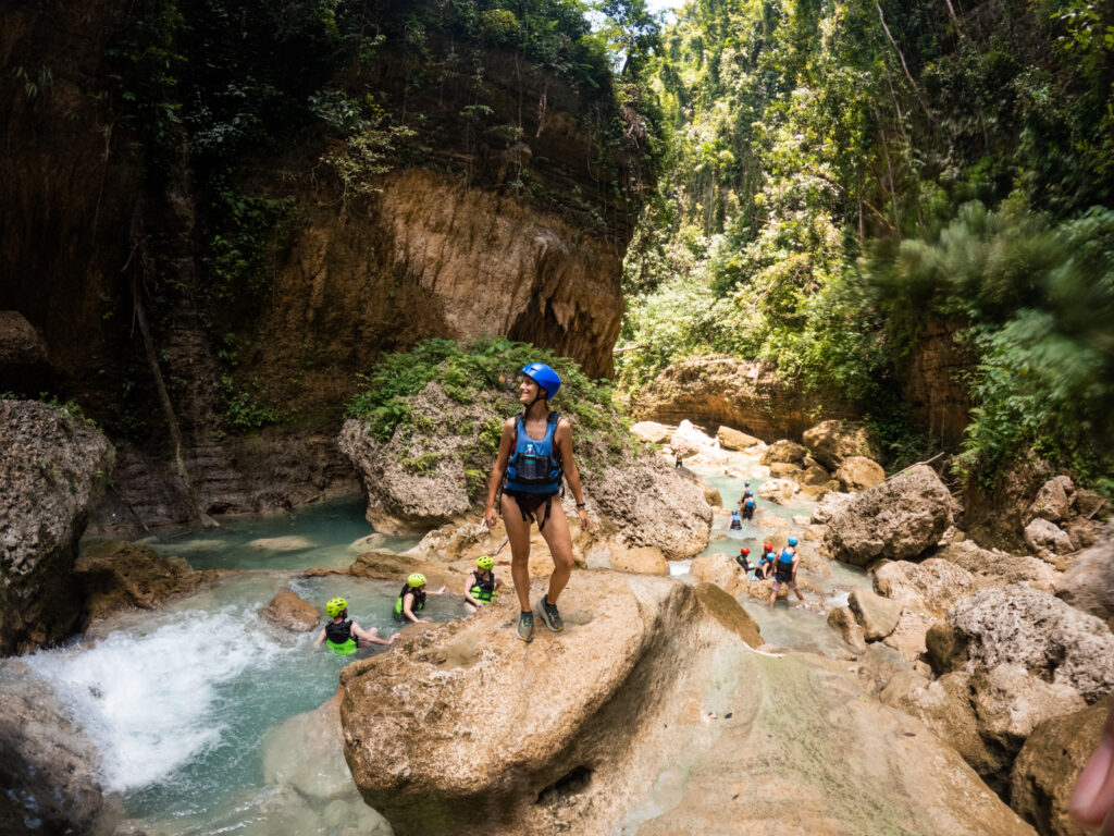 Canyoneering Moalboal Kawasan Falls. 