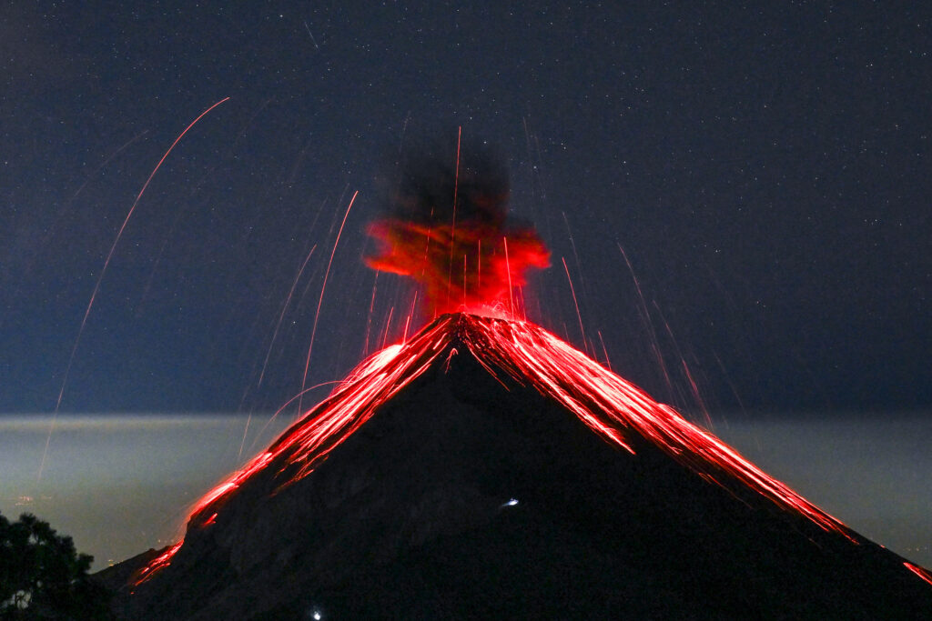 Acatenango Volcano hike fuego eruption 