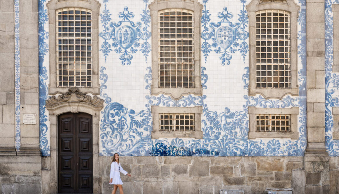 Girls walking past Azulejo tiles of the Igreja do Carmo in Porto, Portugal