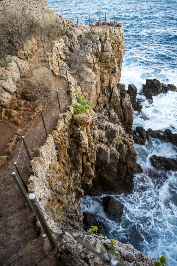 Hike le sentier du littoral in Cap D'antibes with sunset