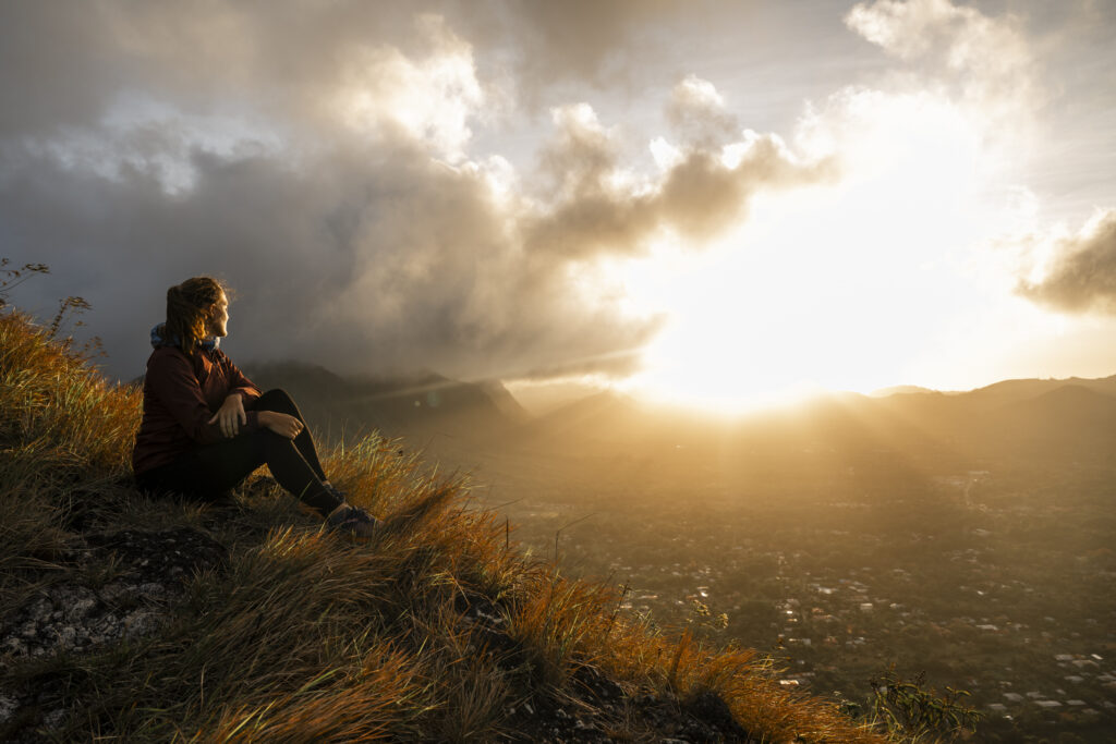 girls watching the sunrise at la india dormida in Valle de Anton, Panama