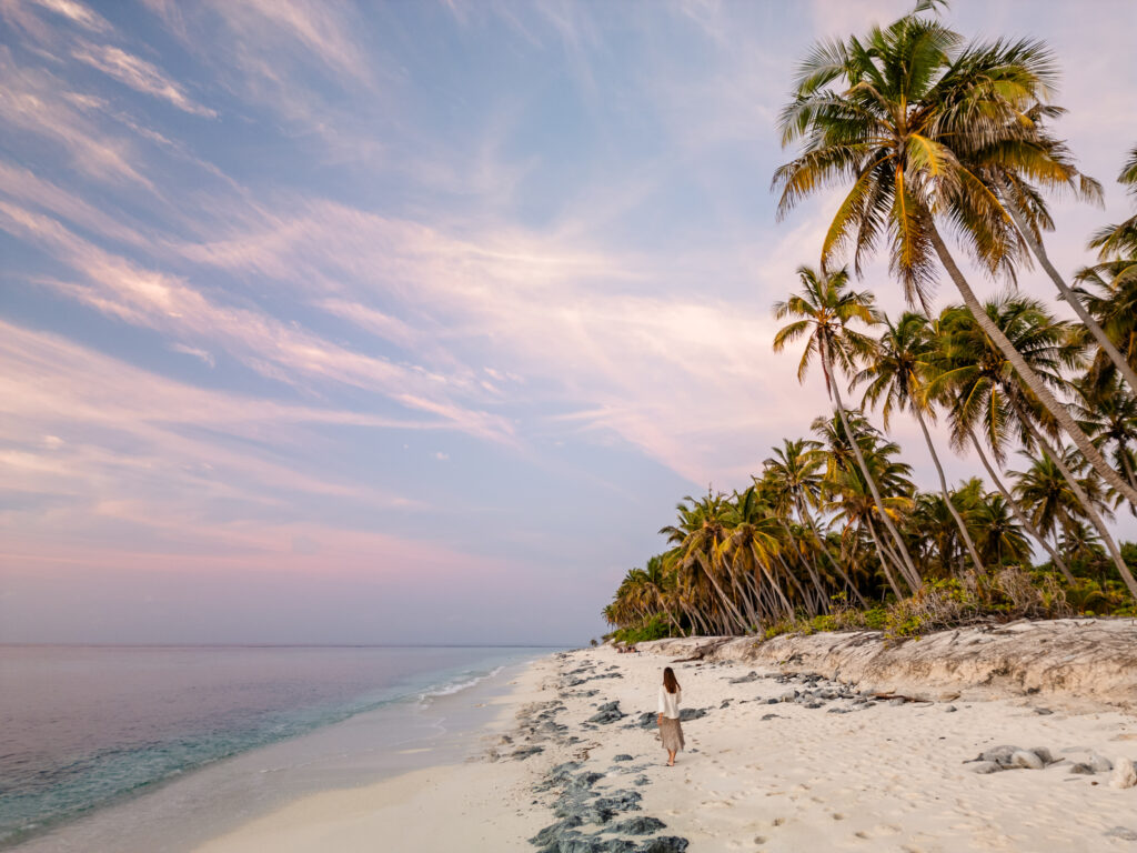 Toonde beach fuvahmulah Maldives